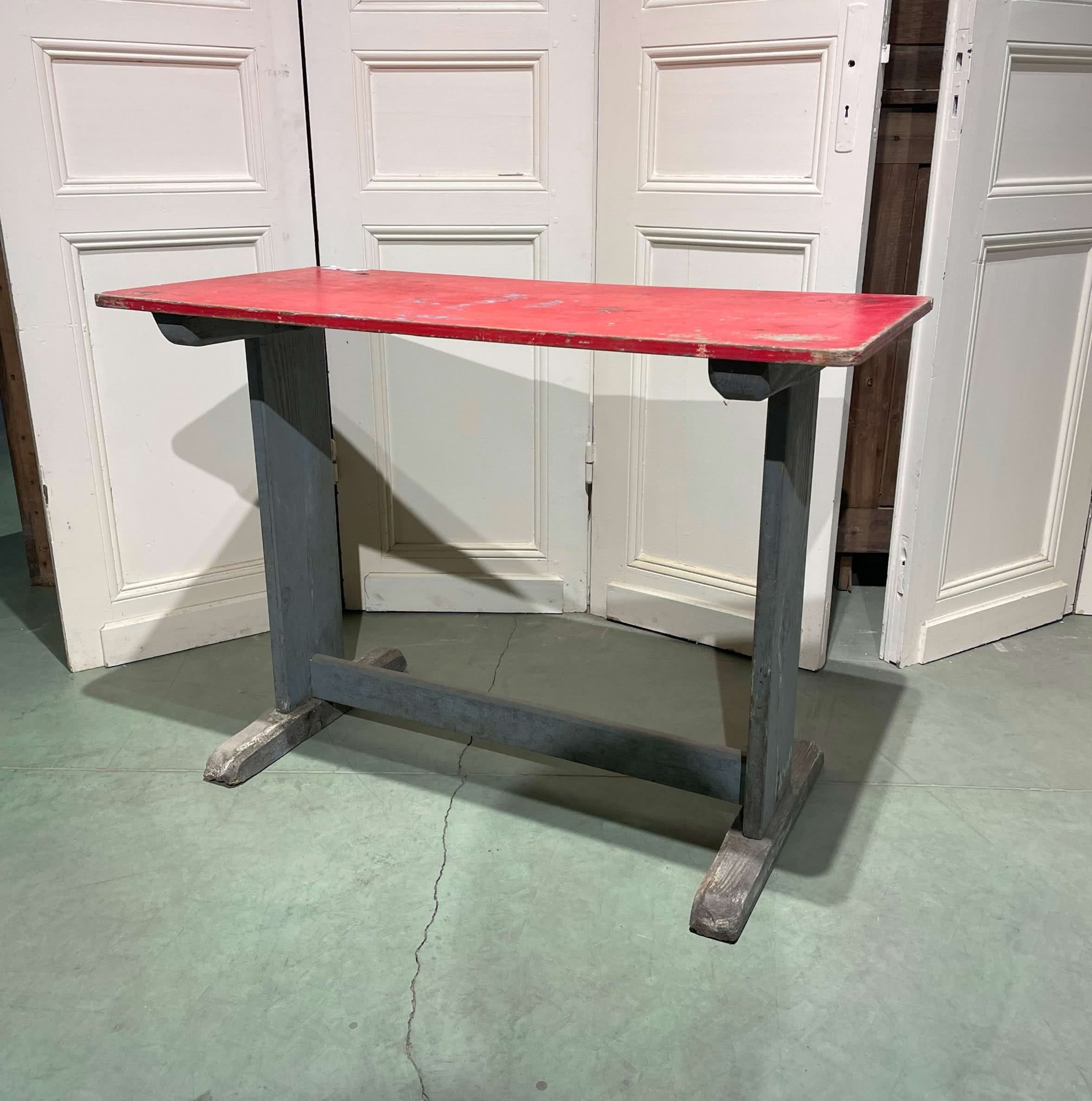 table petite rouge grise