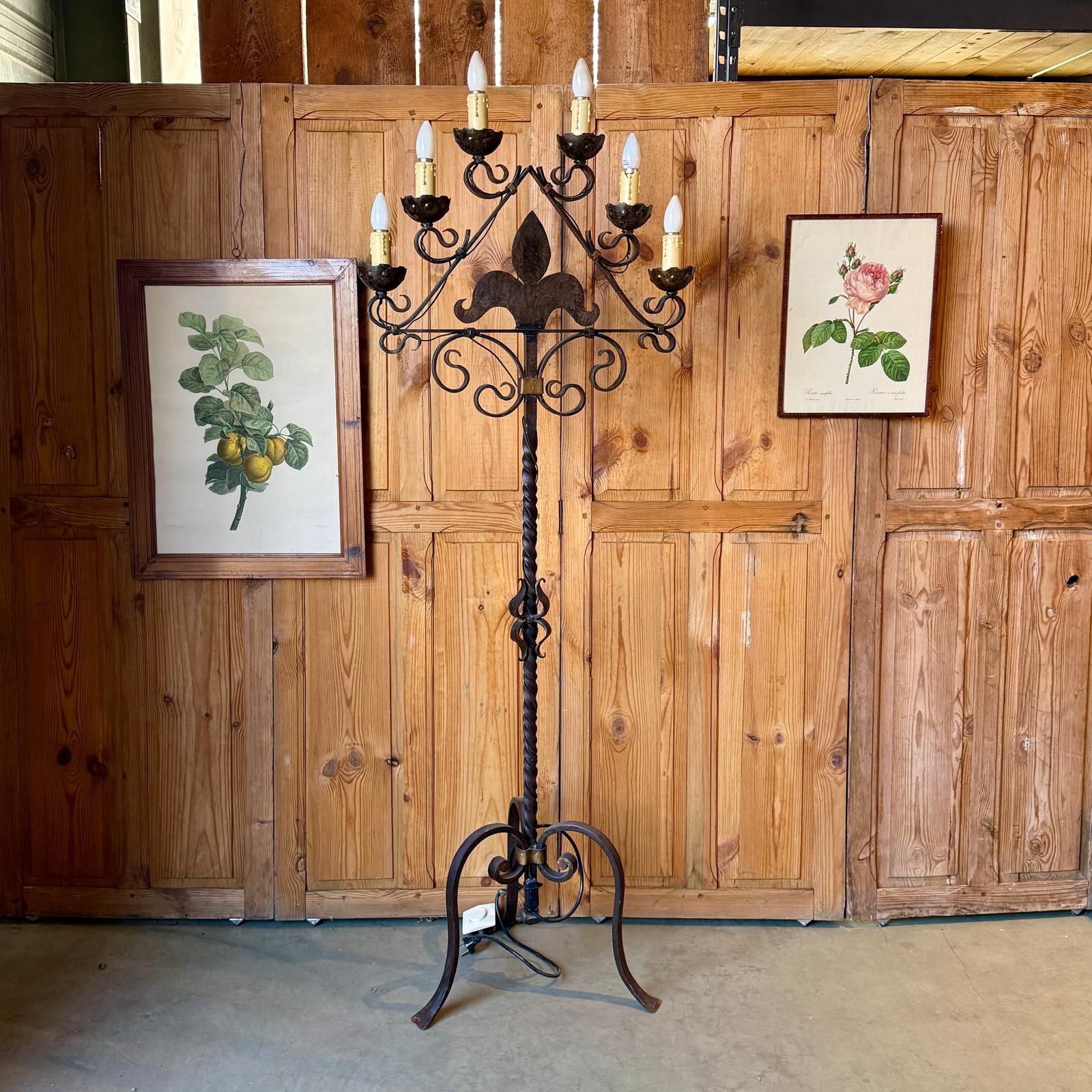 Lampadaire en fer forgé